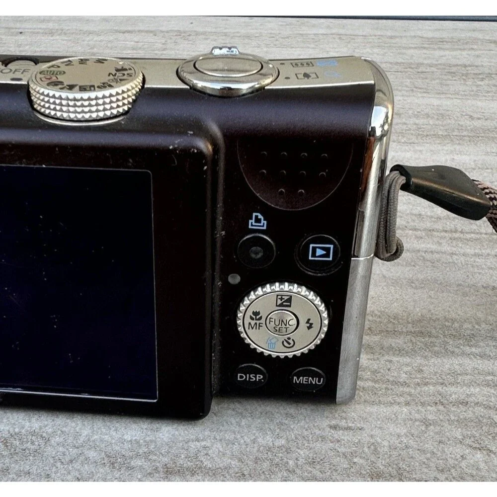 Canon PowerShot SX200 IS 12x Optical Zoom 12.1MP Black W Charger Screen Damage